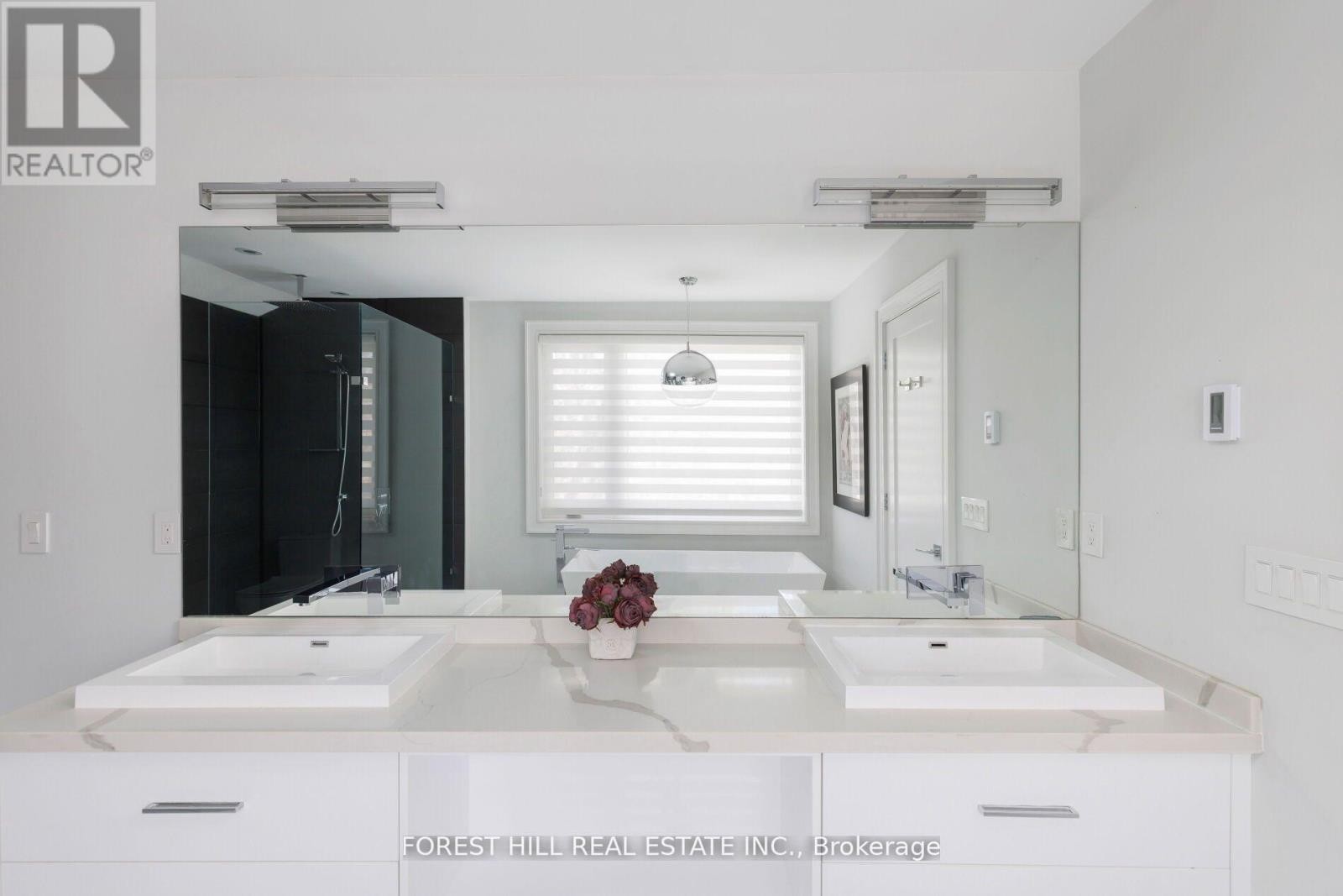 












8 NORA ROAD

,
Toronto (Islington-City Centre West),




Ontario
M9A1C9

