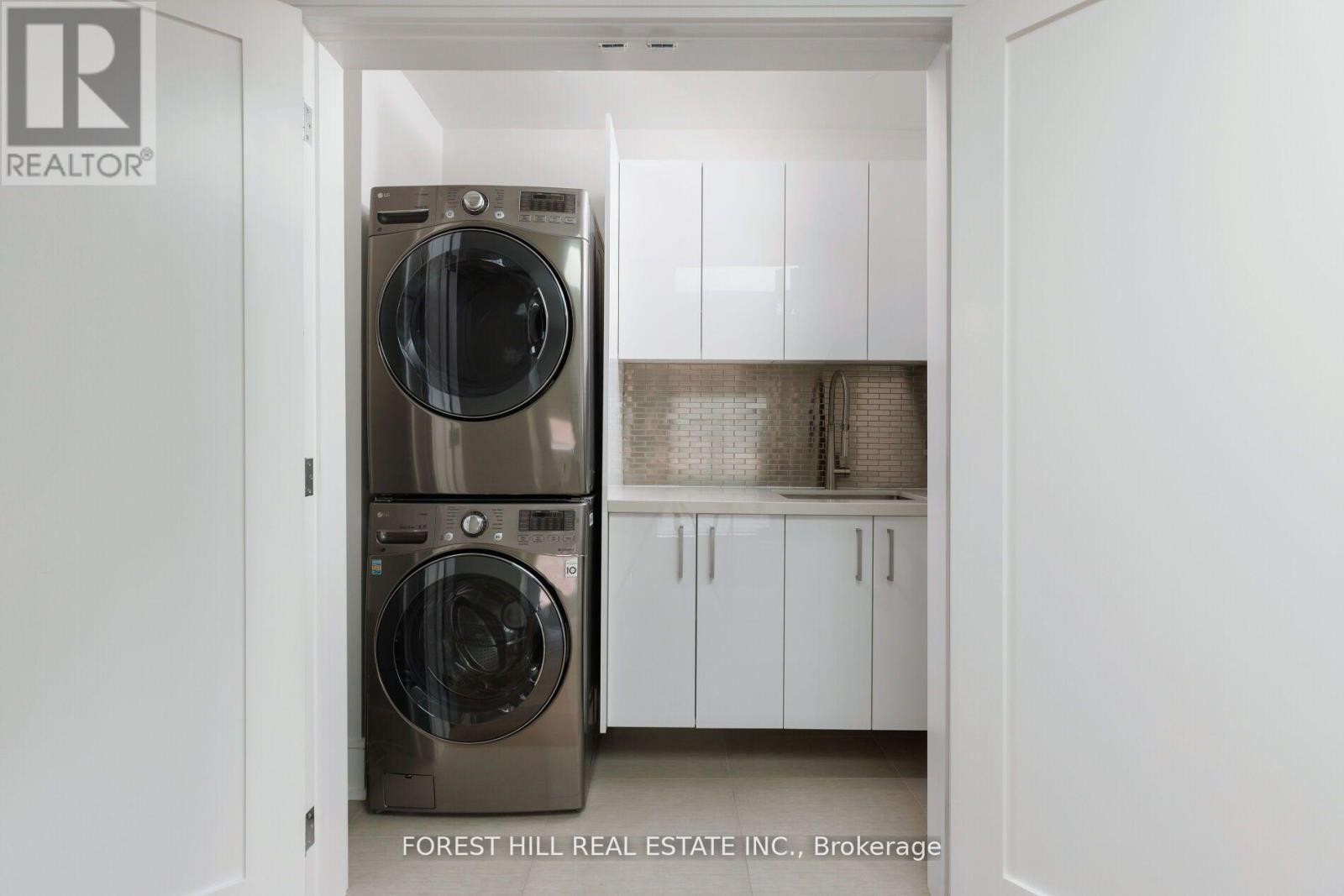 












8 NORA ROAD

,
Toronto (Islington-City Centre West),




Ontario
M9A1C9

