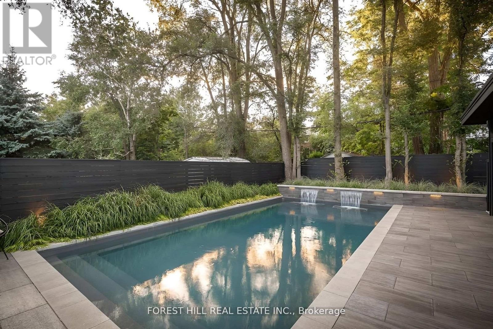 












8 NORA ROAD

,
Toronto (Islington-City Centre West),




Ontario
M9A1C9

