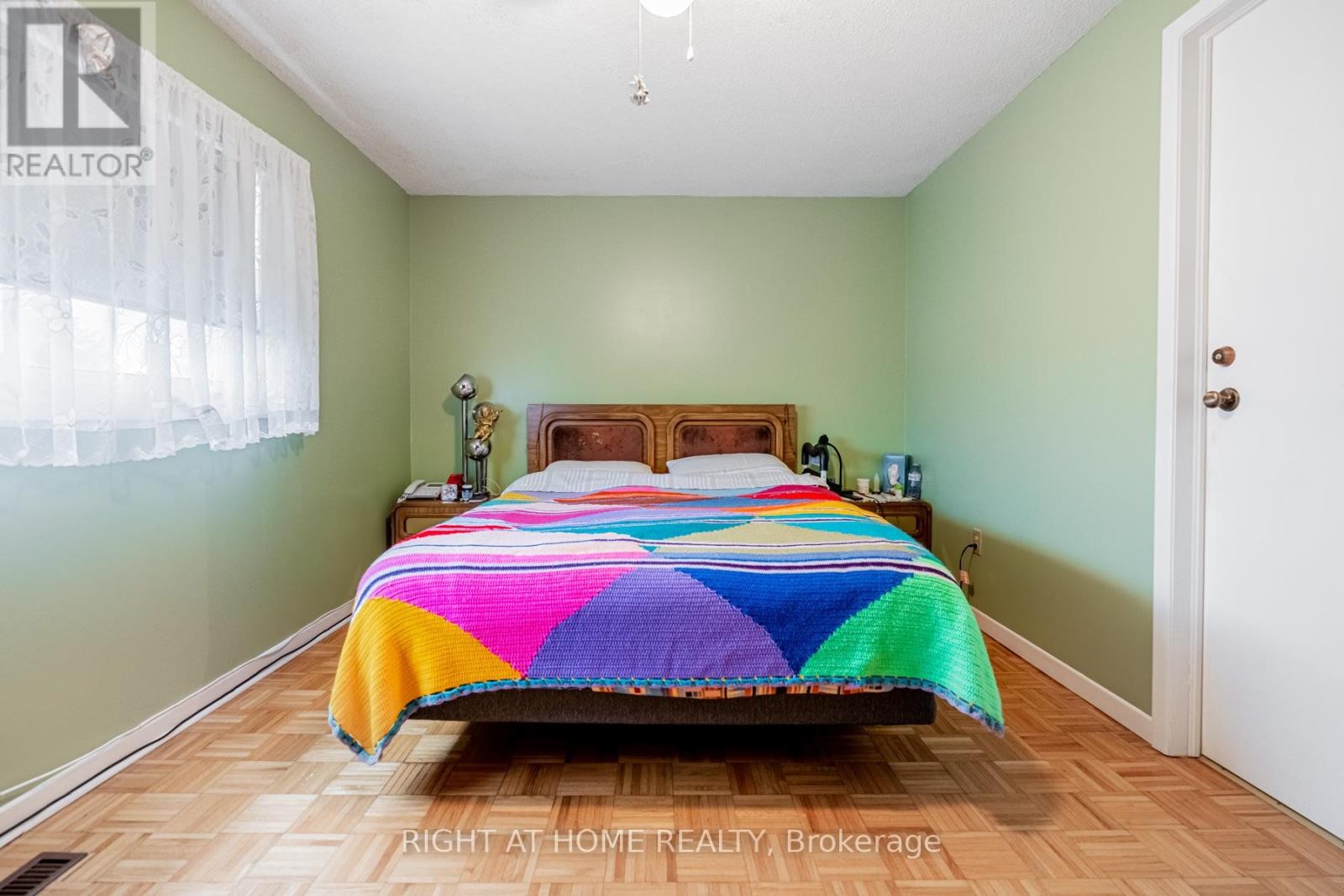 












4278 SAWMILL VALLEY DRIVE

,
Mississauga (Erin Mills),




Ontario
L5L3M9

