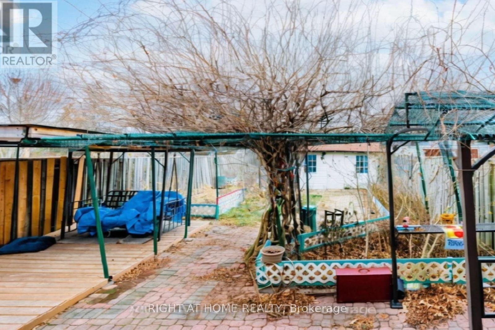 












4278 SAWMILL VALLEY DRIVE

,
Mississauga (Erin Mills),




Ontario
L5L3M9

