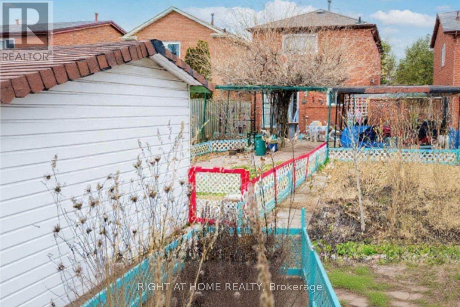 












4278 SAWMILL VALLEY DRIVE

,
Mississauga (Erin Mills),




Ontario
L5L3M9

