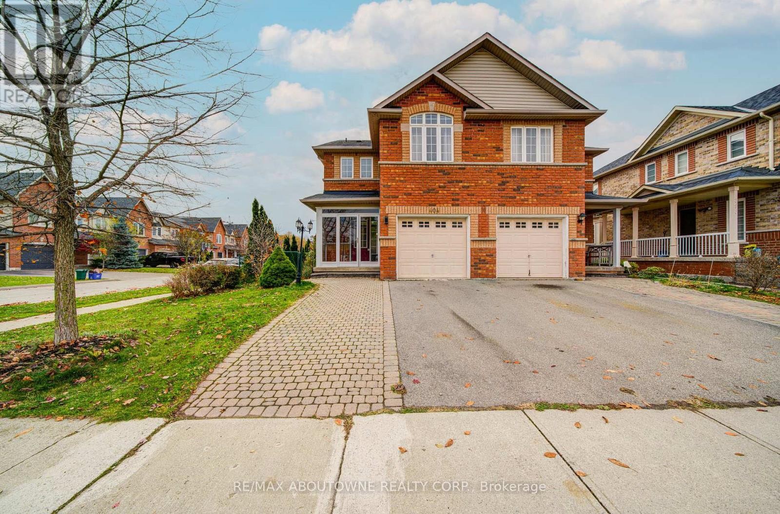 












404 KITTRIDGE ROAD

,
Oakville (WC Wedgewood Creek),




Ontario
L6H7K6

