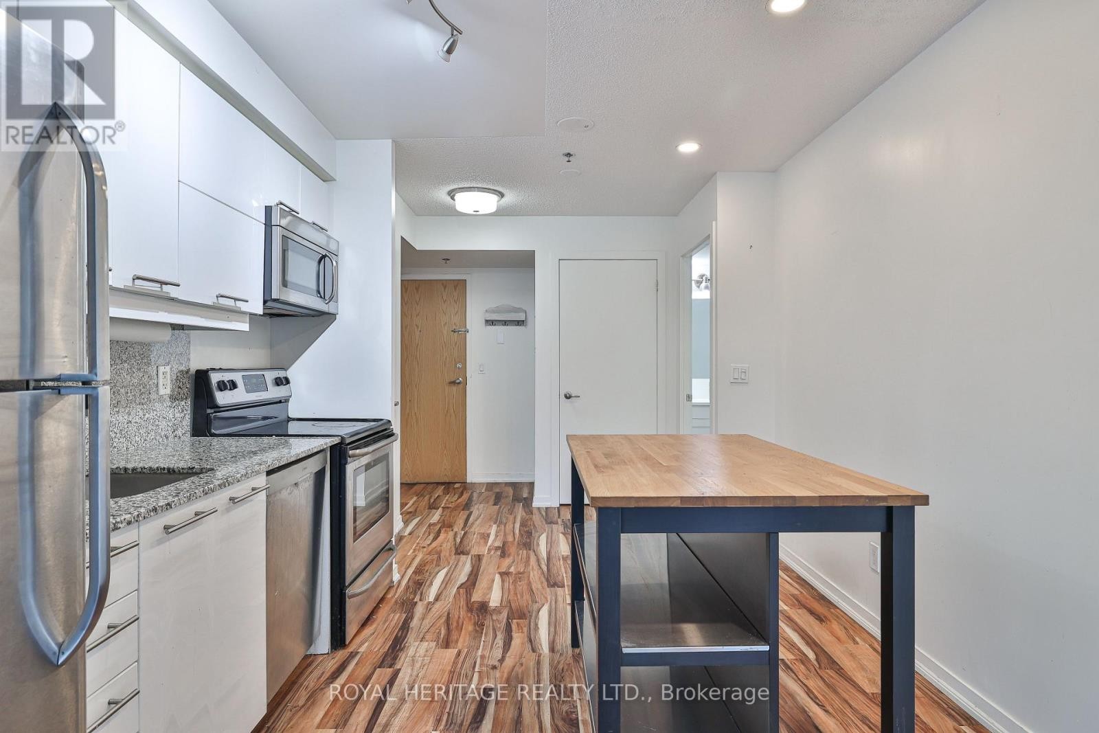 












104 - 38 JOE SHUSTER WAY

,
Toronto (South Parkdale),




Ontario
M6K0A5

