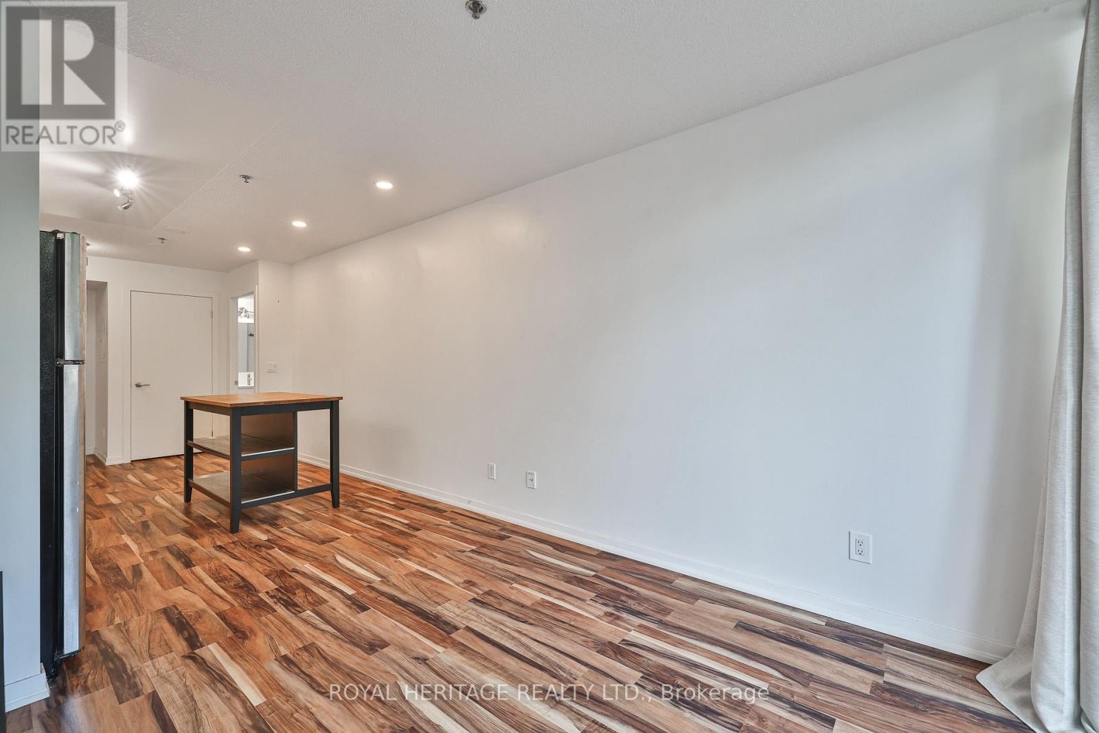 












104 - 38 JOE SHUSTER WAY

,
Toronto (South Parkdale),




Ontario
M6K0A5

