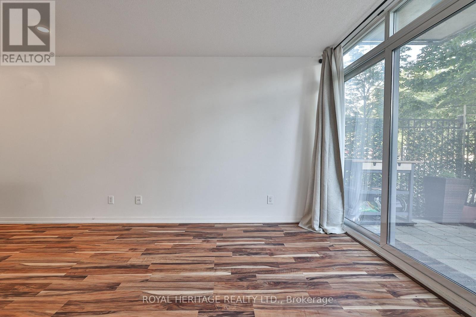 












104 - 38 JOE SHUSTER WAY

,
Toronto (South Parkdale),




Ontario
M6K0A5

