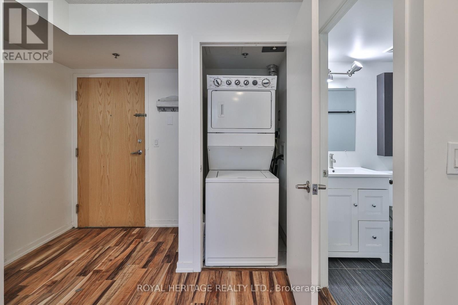 












104 - 38 JOE SHUSTER WAY

,
Toronto (South Parkdale),




Ontario
M6K0A5

