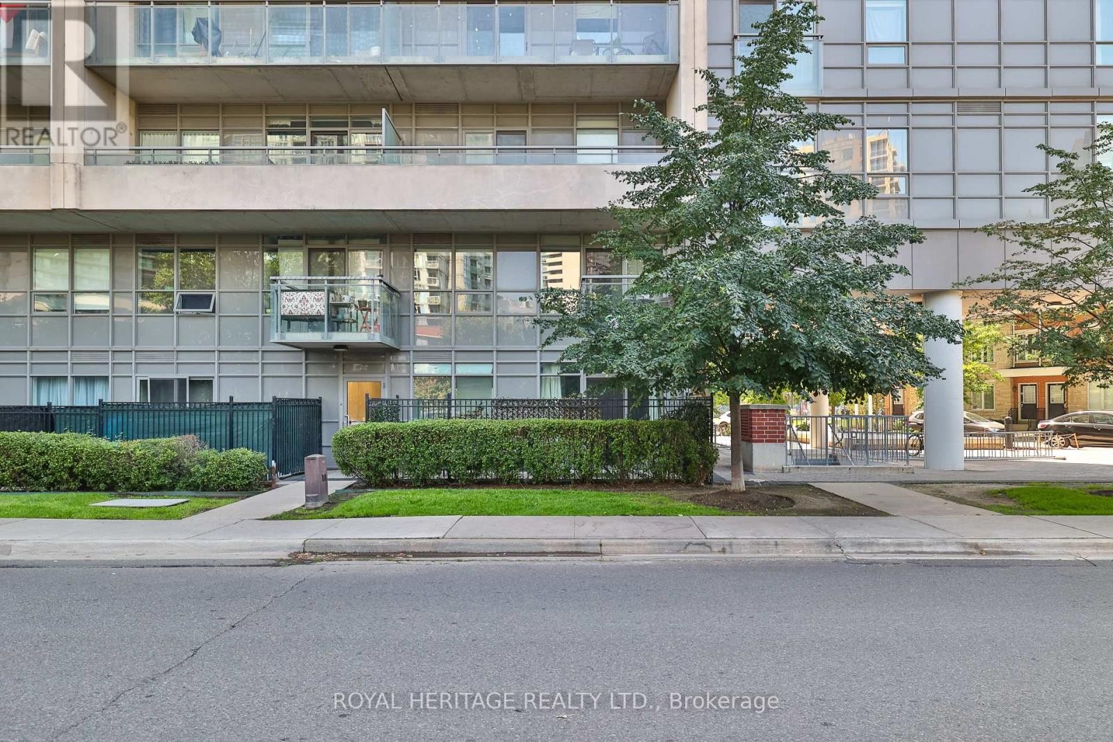 












104 - 38 JOE SHUSTER WAY

,
Toronto (South Parkdale),




Ontario
M6K0A5

