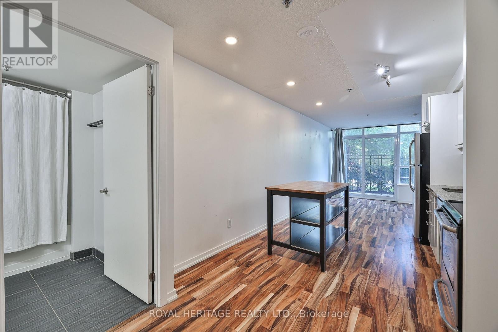 












104 - 38 JOE SHUSTER WAY

,
Toronto (South Parkdale),




Ontario
M6K0A5

