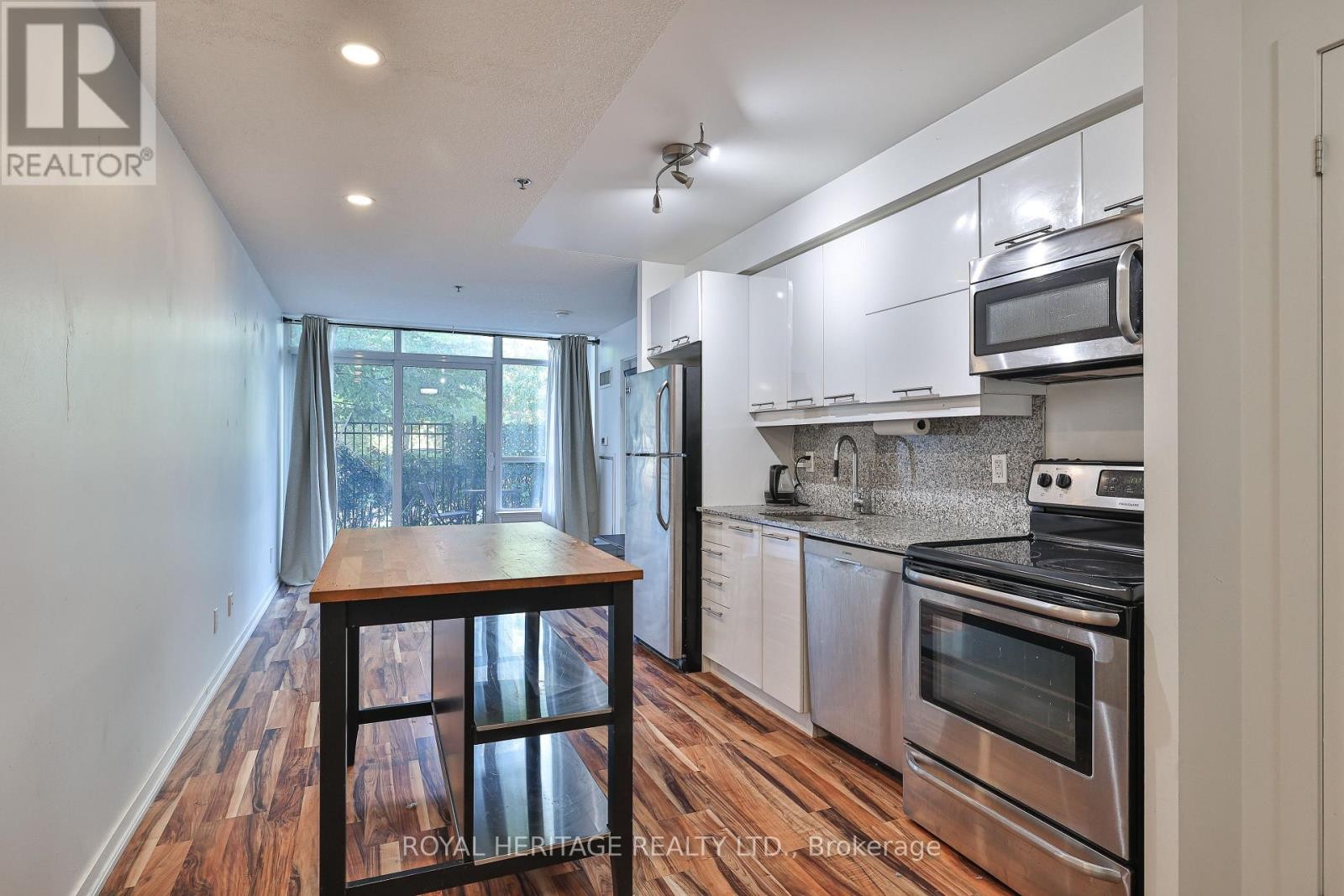 












104 - 38 JOE SHUSTER WAY

,
Toronto (South Parkdale),




Ontario
M6K0A5

