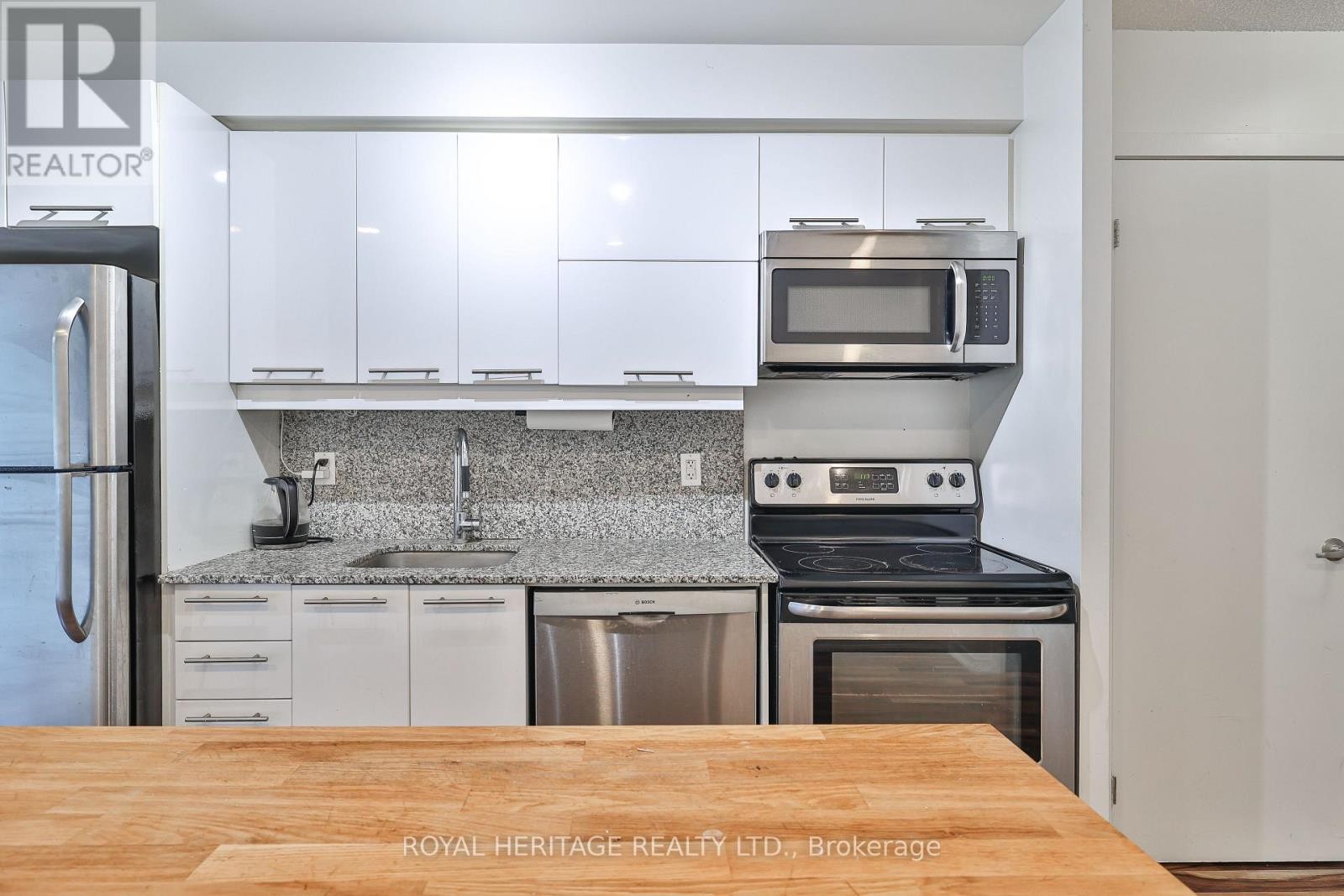 












104 - 38 JOE SHUSTER WAY

,
Toronto (South Parkdale),




Ontario
M6K0A5

