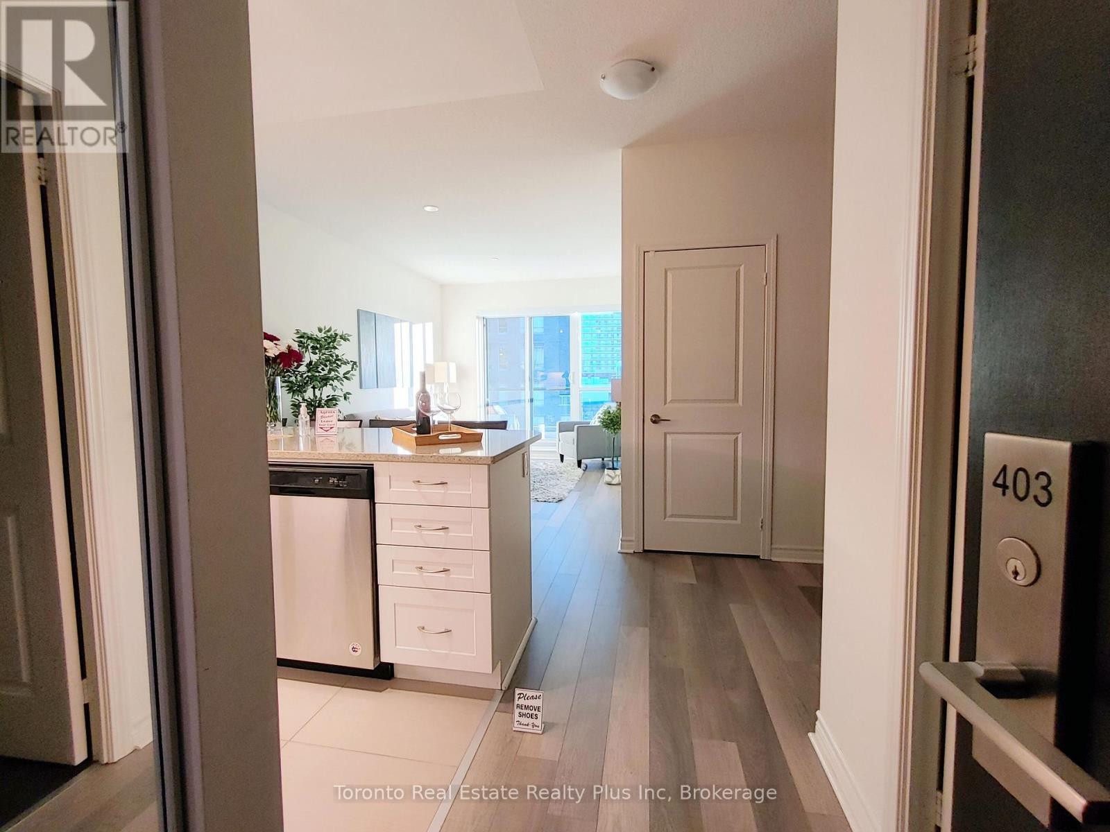 












403 - 39 ANNIE CRAIG DRIVE

,
Toronto (Mimico),




Ontario
M8V0H1

