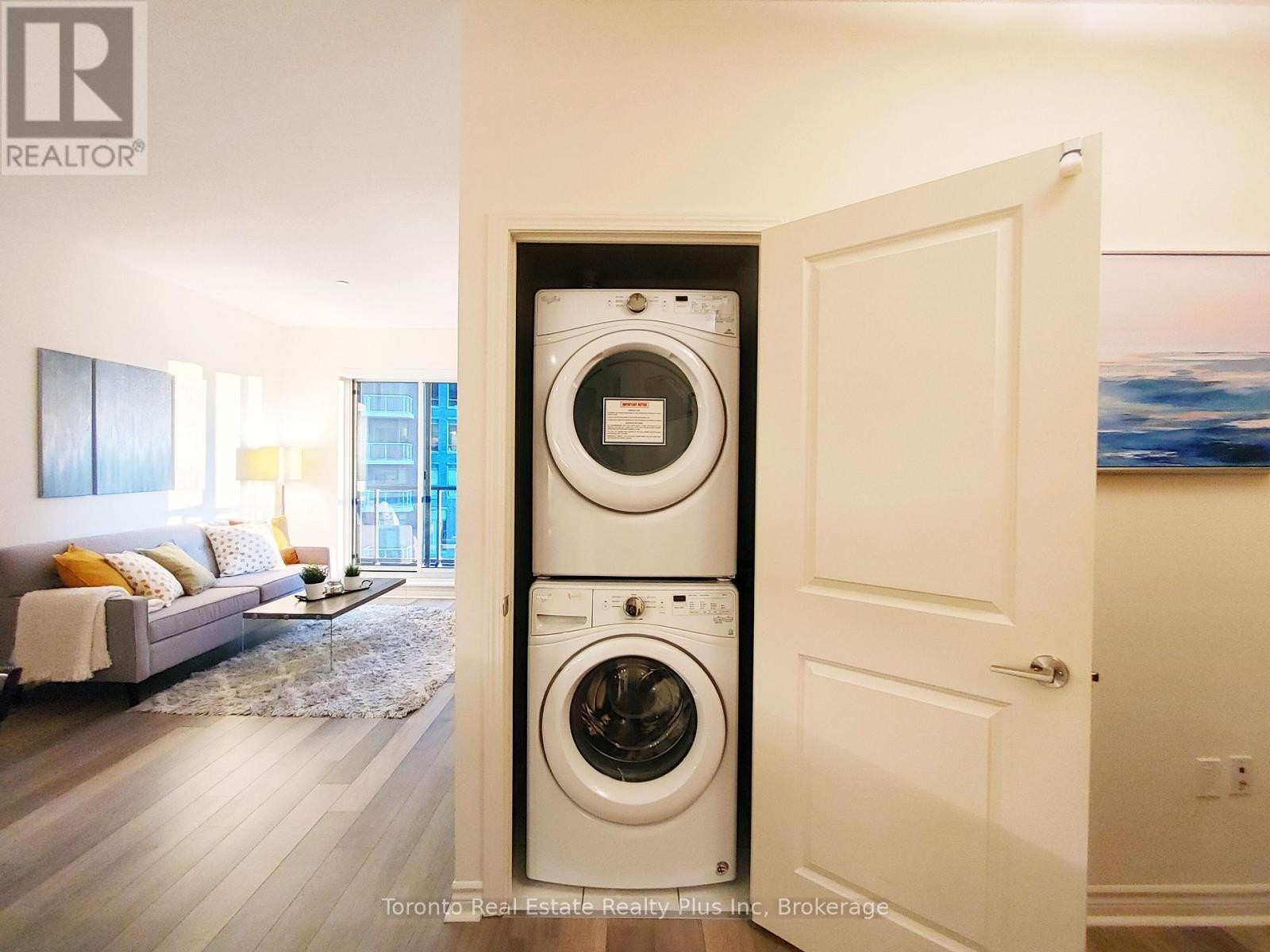 












403 - 39 ANNIE CRAIG DRIVE

,
Toronto (Mimico),




Ontario
M8V0H1

