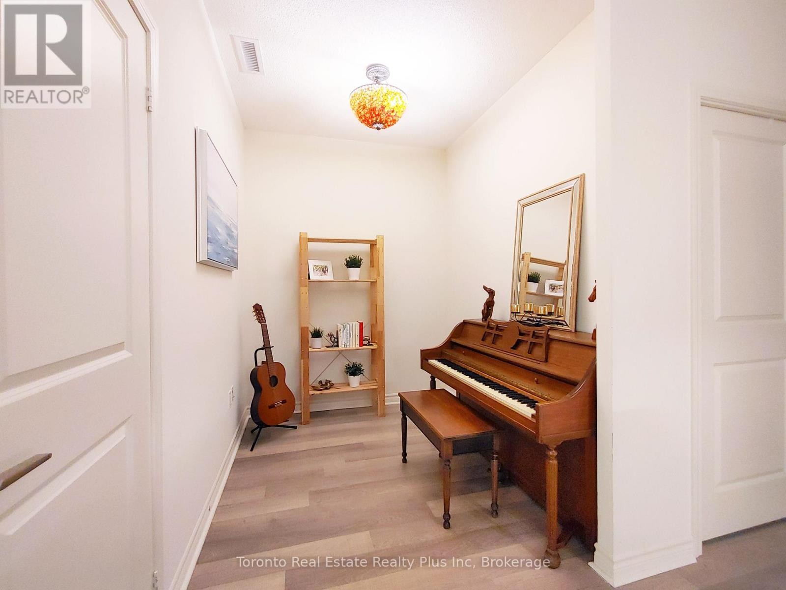 












403 - 39 ANNIE CRAIG DRIVE

,
Toronto (Mimico),




Ontario
M8V0H1

