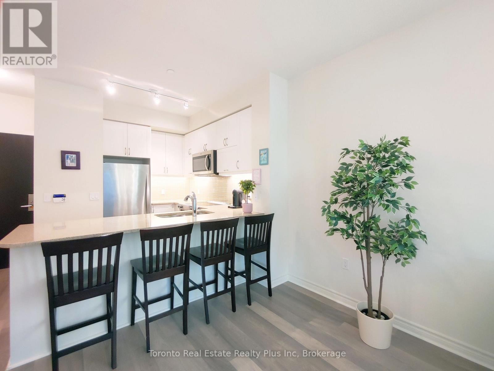 












403 - 39 ANNIE CRAIG DRIVE

,
Toronto (Mimico),




Ontario
M8V0H1

