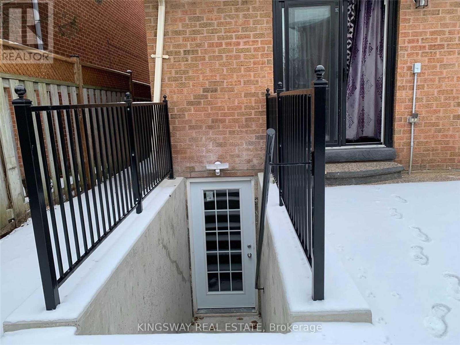 












LOWER - 6249 PRAIRIE CIRCLE

,
Mississauga (Lisgar),




Ontario
L5N5Y9

