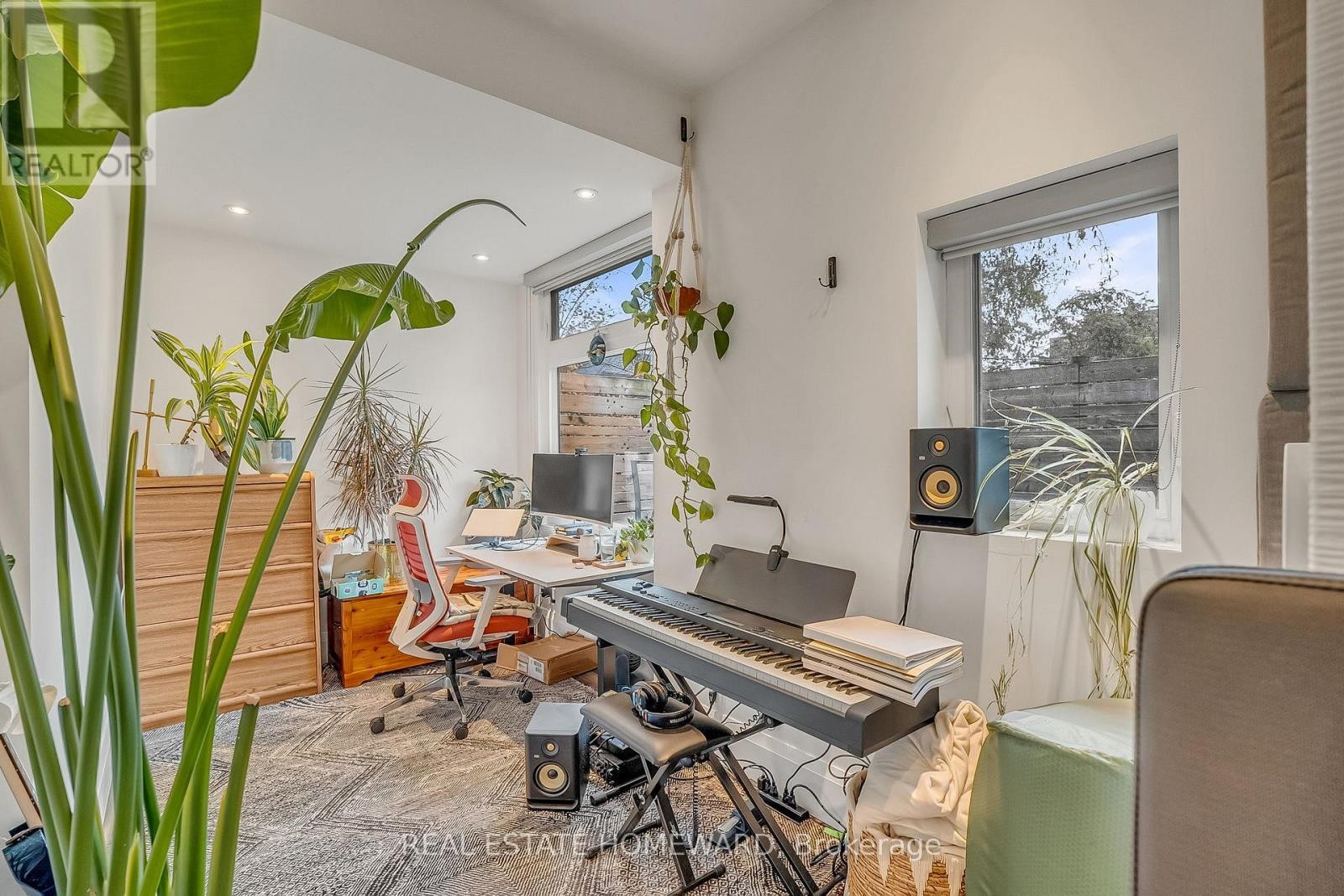 












272 KEELE STREET

,
Toronto (Junction Area),




Ontario
M6P2K4

