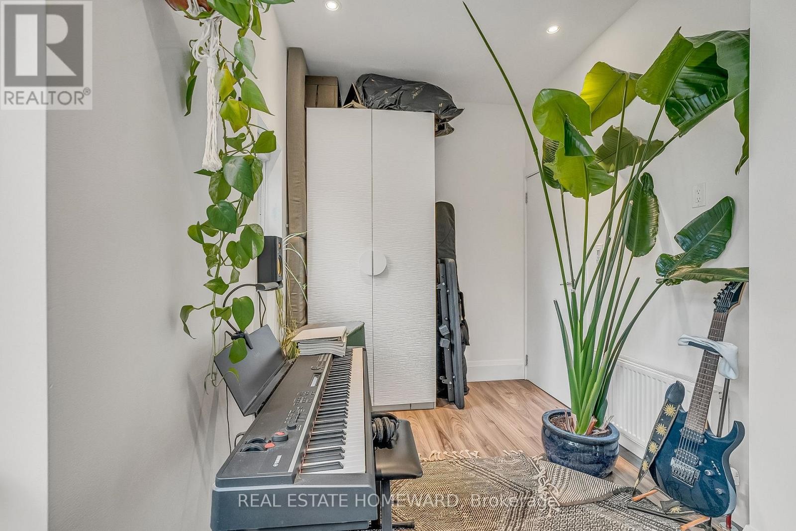 












272 KEELE STREET

,
Toronto (Junction Area),




Ontario
M6P2K4

