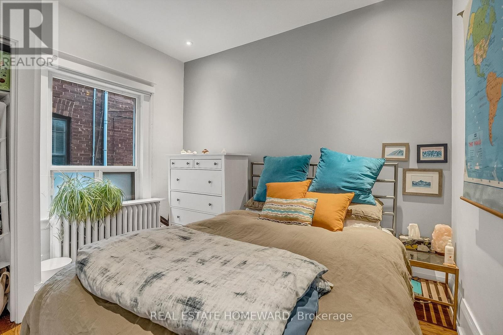 












272 KEELE STREET

,
Toronto (Junction Area),




Ontario
M6P2K4

