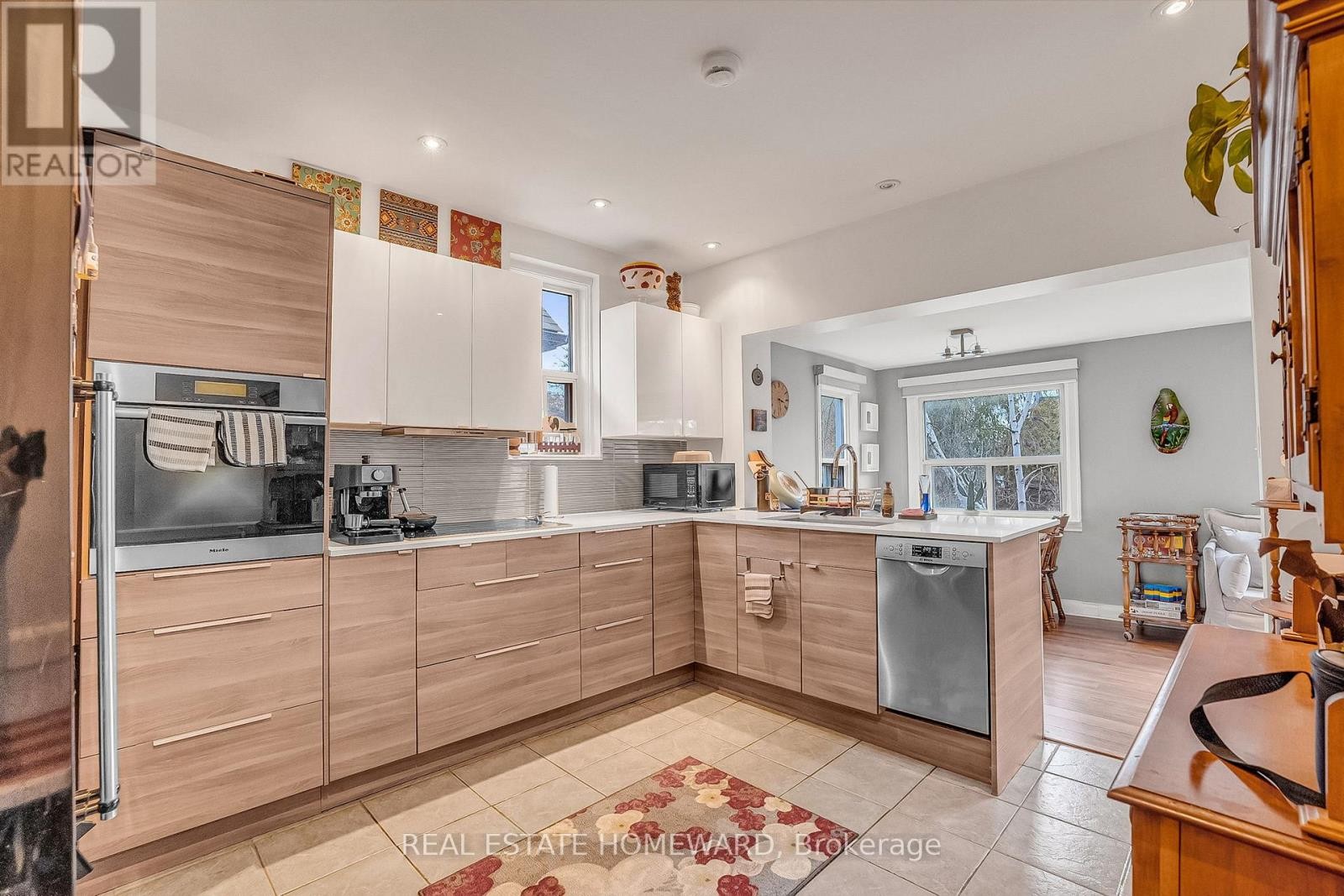 












272 KEELE STREET

,
Toronto (Junction Area),




Ontario
M6P2K4

