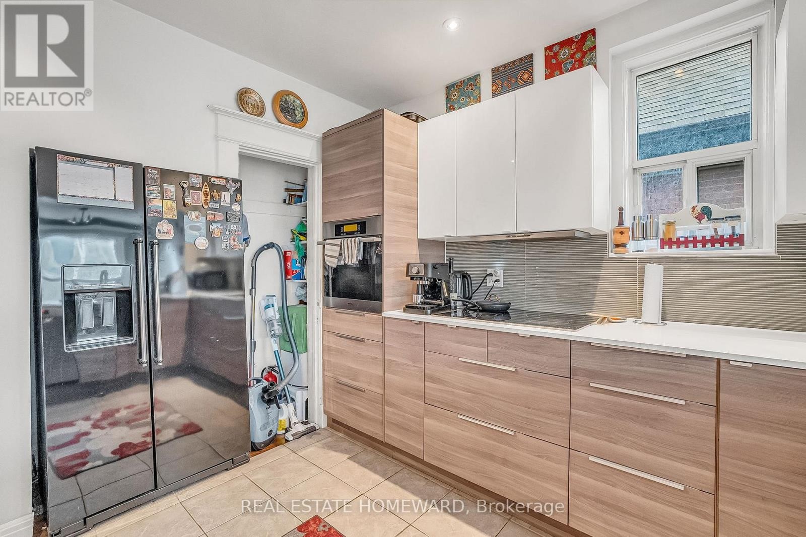 












272 KEELE STREET

,
Toronto (Junction Area),




Ontario
M6P2K4

