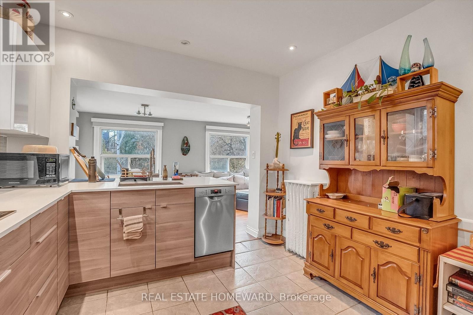 












272 KEELE STREET

,
Toronto (Junction Area),




Ontario
M6P2K4

