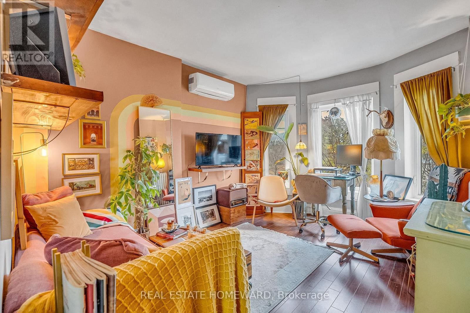 












272 KEELE STREET

,
Toronto (Junction Area),




Ontario
M6P2K4

