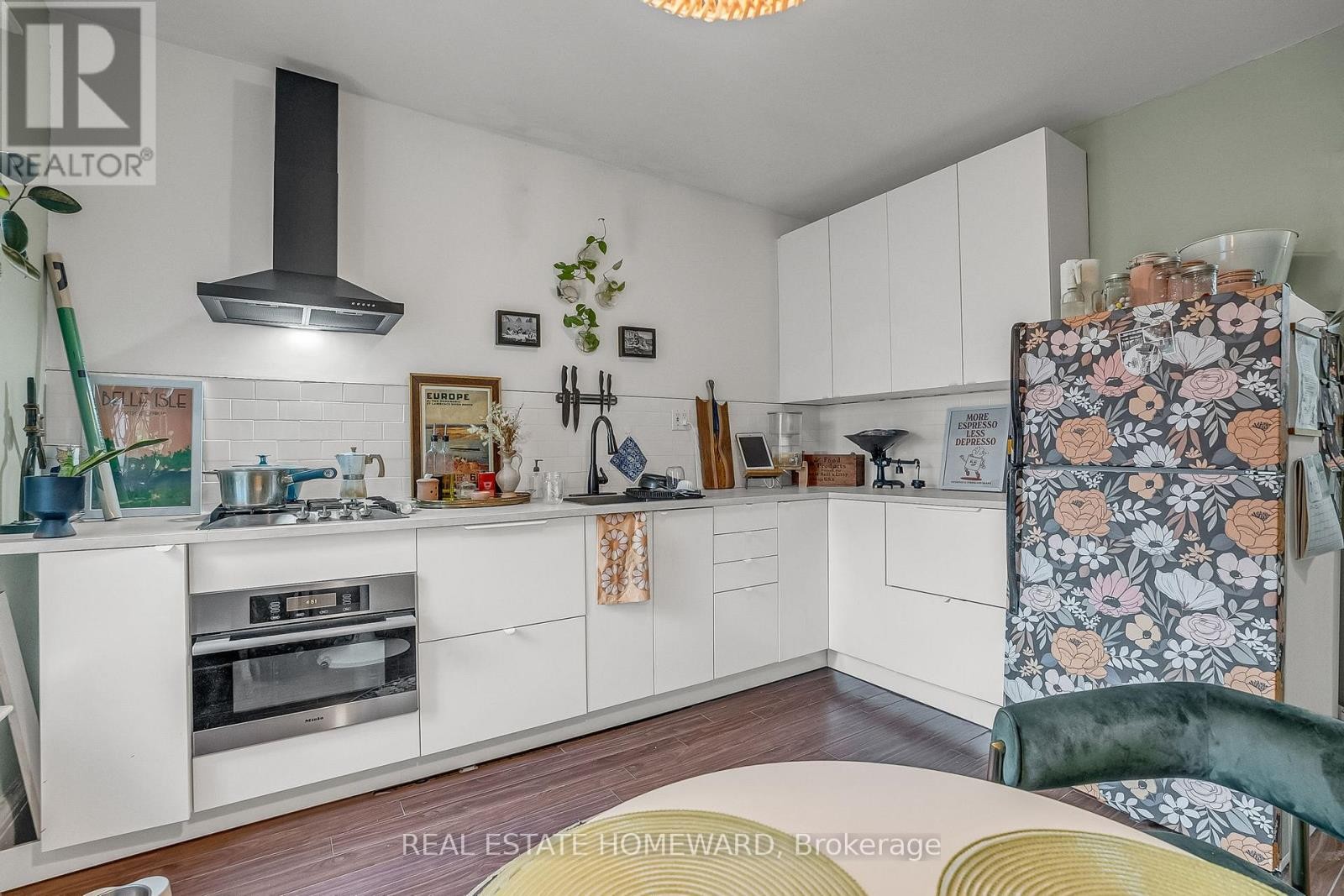 












272 KEELE STREET

,
Toronto (Junction Area),




Ontario
M6P2K4

