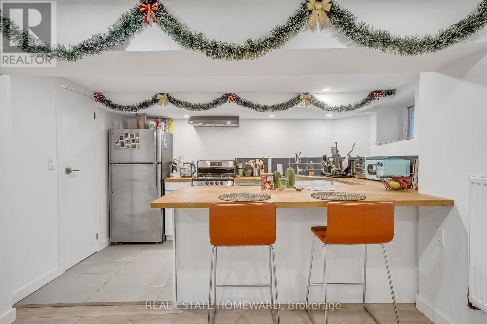 












272 KEELE STREET

,
Toronto (Junction Area),




Ontario
M6P2K4

