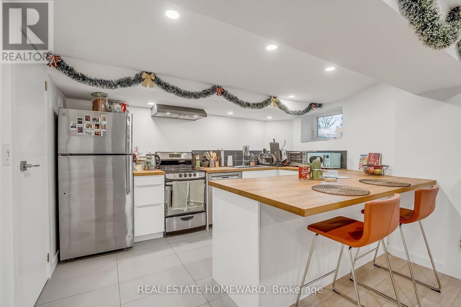 












272 KEELE STREET

,
Toronto (Junction Area),




Ontario
M6P2K4

