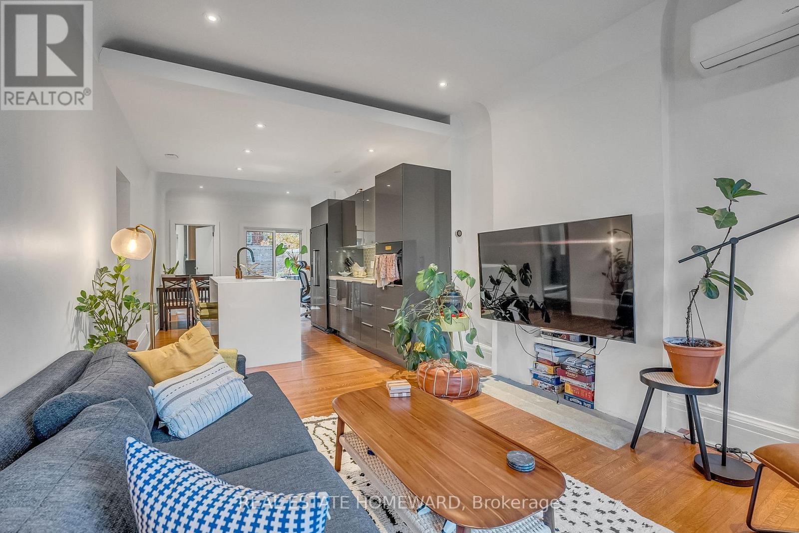 












272 KEELE STREET

,
Toronto (Junction Area),




Ontario
M6P2K4

