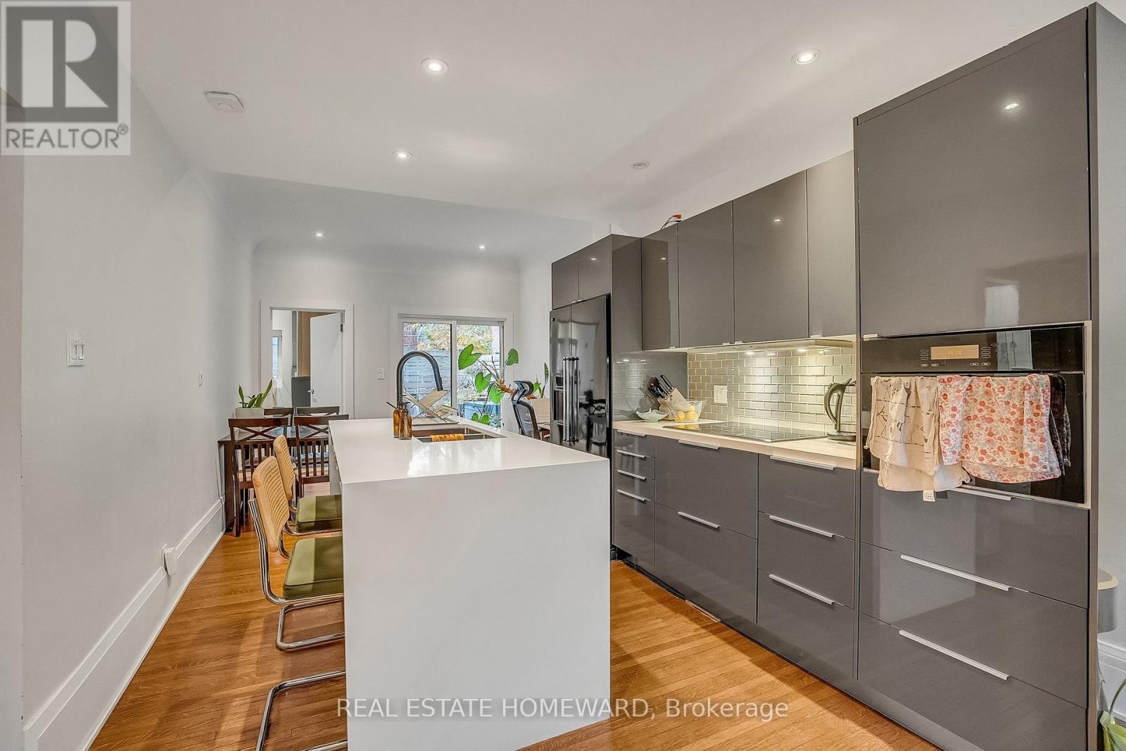 












272 KEELE STREET

,
Toronto (Junction Area),




Ontario
M6P2K4

