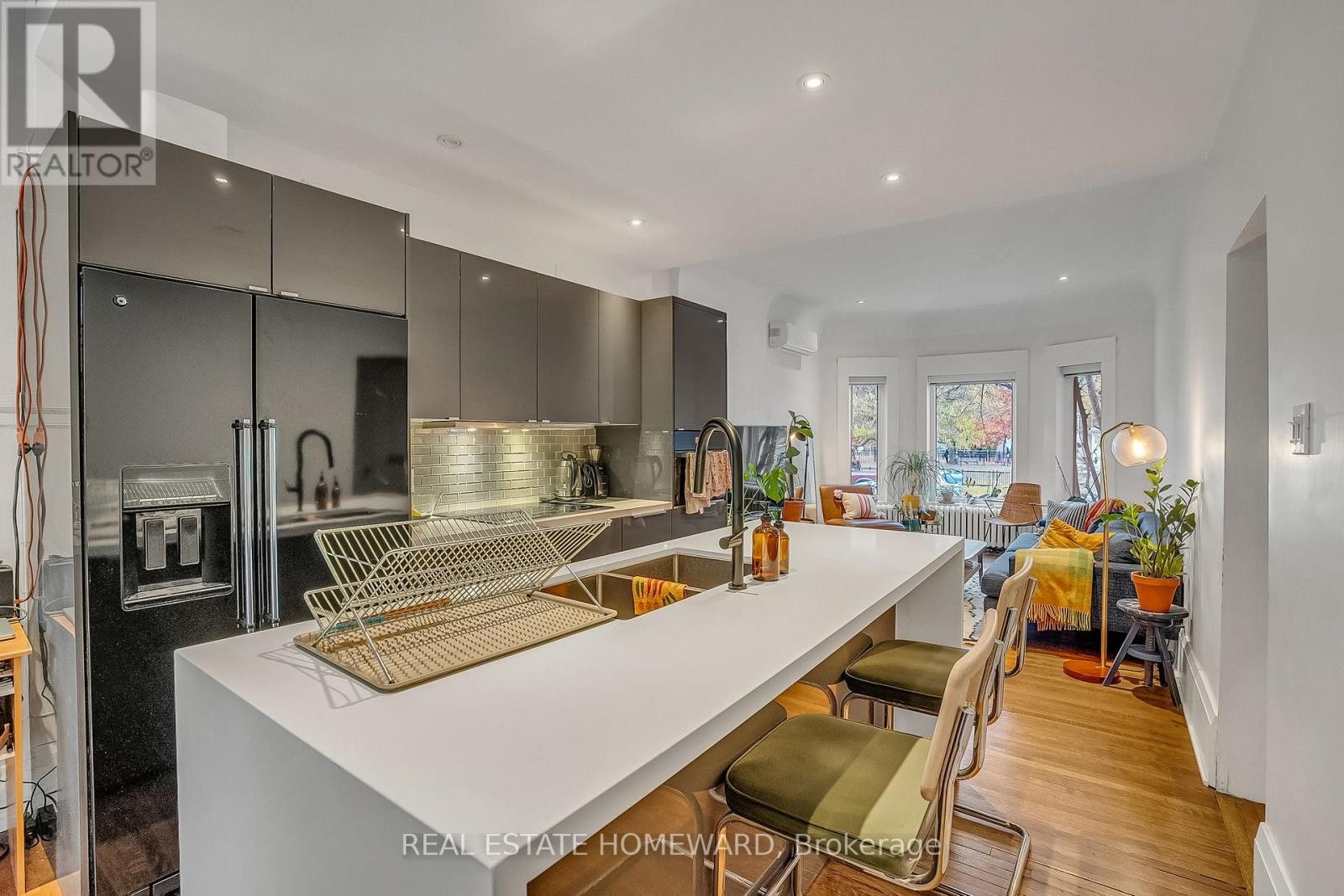 












272 KEELE STREET

,
Toronto (Junction Area),




Ontario
M6P2K4

