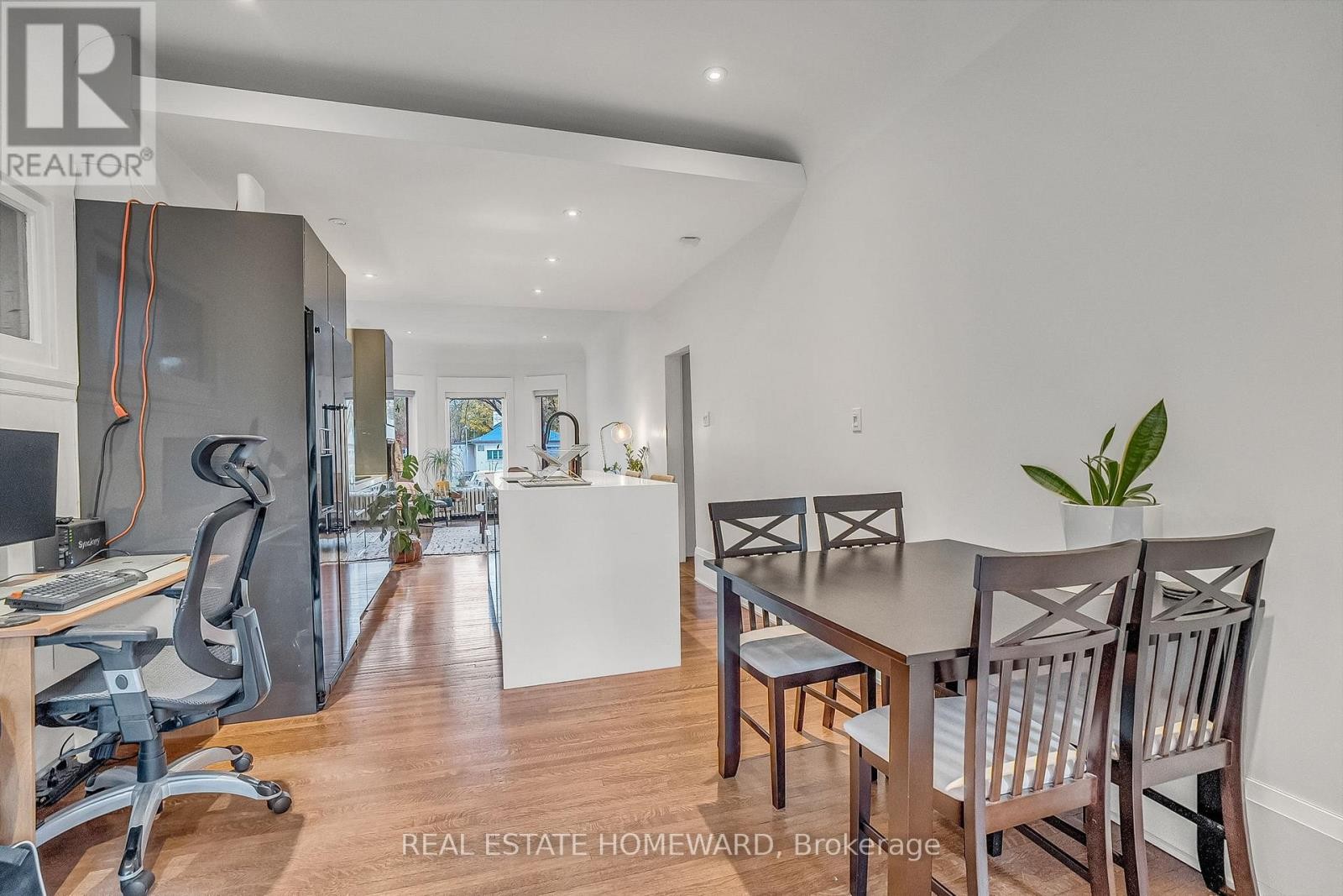 












272 KEELE STREET

,
Toronto (Junction Area),




Ontario
M6P2K4

