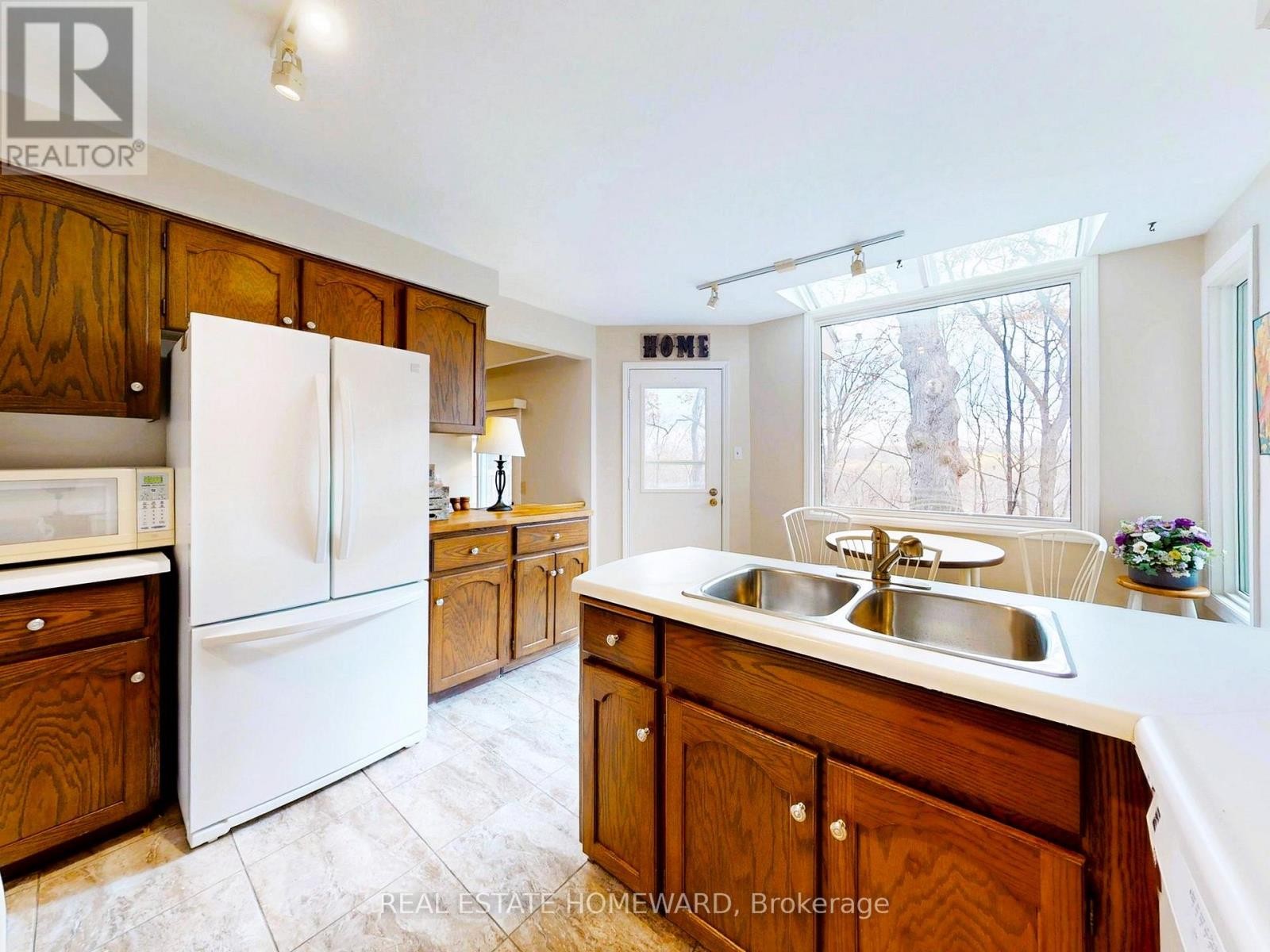 












3058 VIEWMOUNT ROAD

,
Oakville (WO West),




Ontario
L6L5M7

