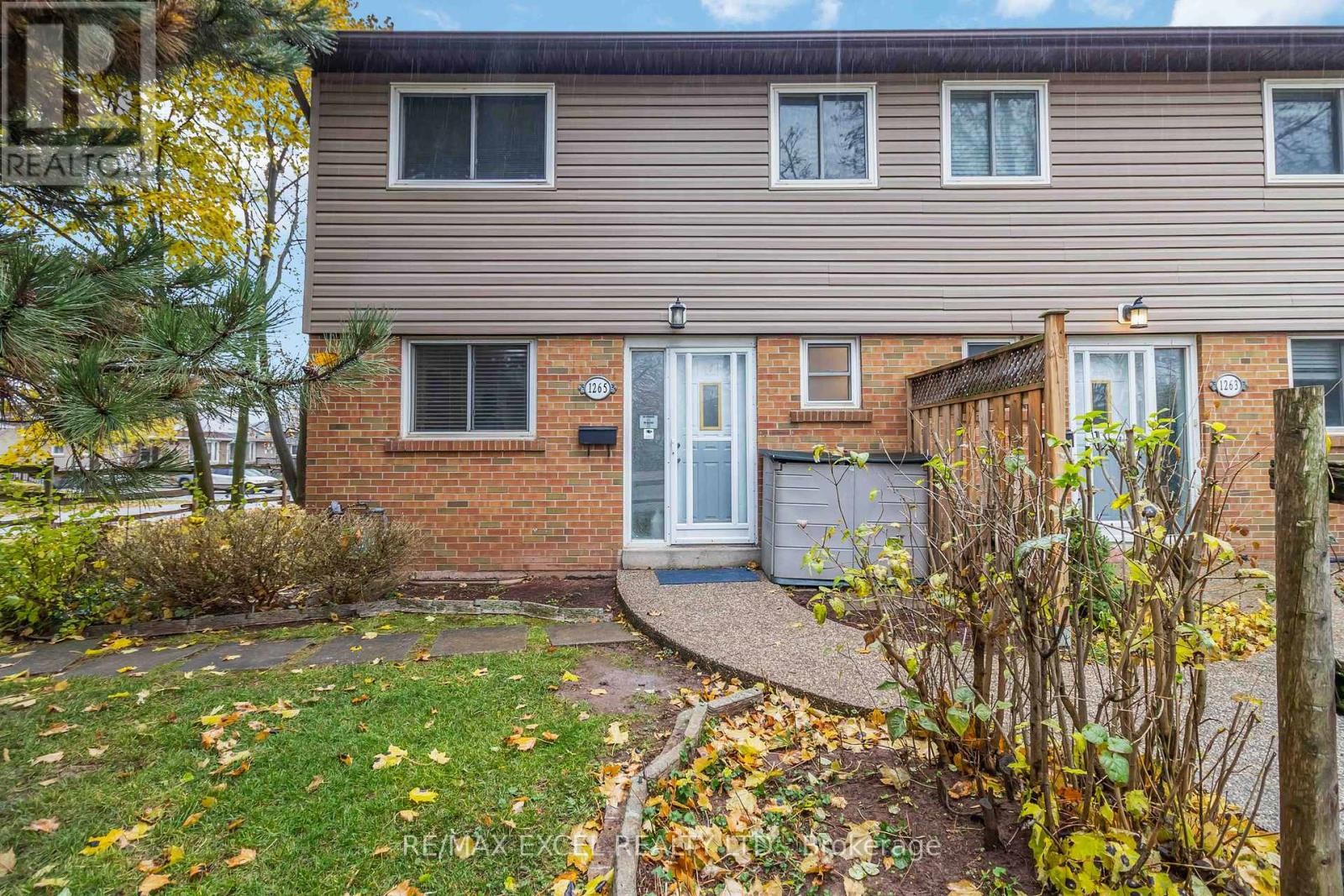 












12 - 1265 NAPIER CRESCENT

,
Oakville (CP College Park),




Ontario
L6H2A5

