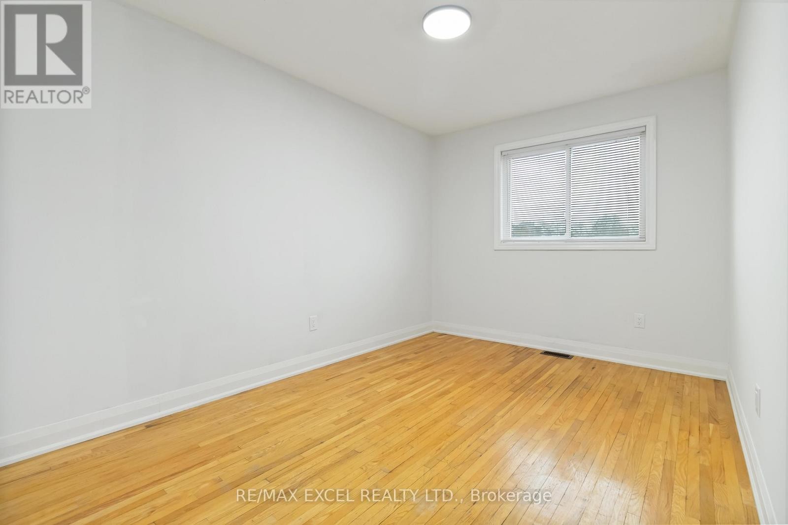 












12 - 1265 NAPIER CRESCENT

,
Oakville (CP College Park),




Ontario
L6H2A5

