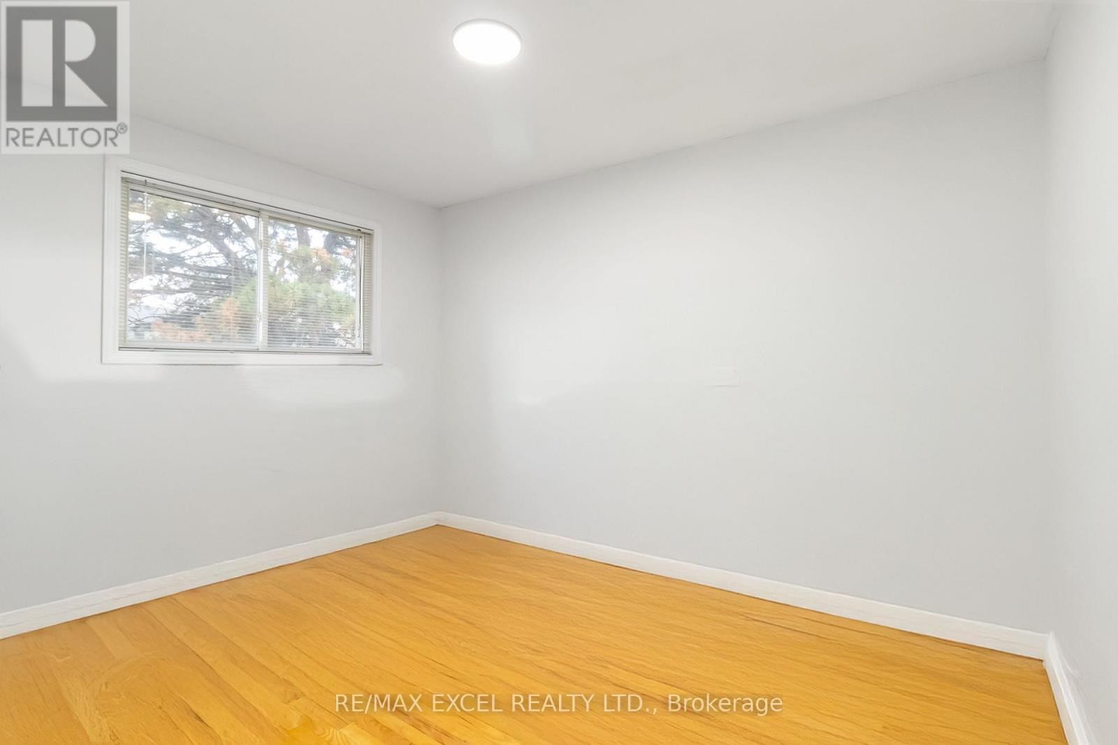 












12 - 1265 NAPIER CRESCENT

,
Oakville (CP College Park),




Ontario
L6H2A5

