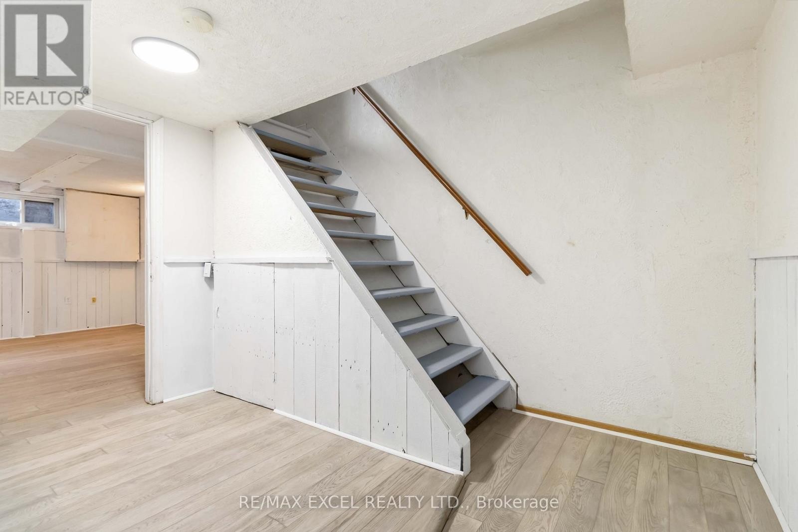 












12 - 1265 NAPIER CRESCENT

,
Oakville (CP College Park),




Ontario
L6H2A5

