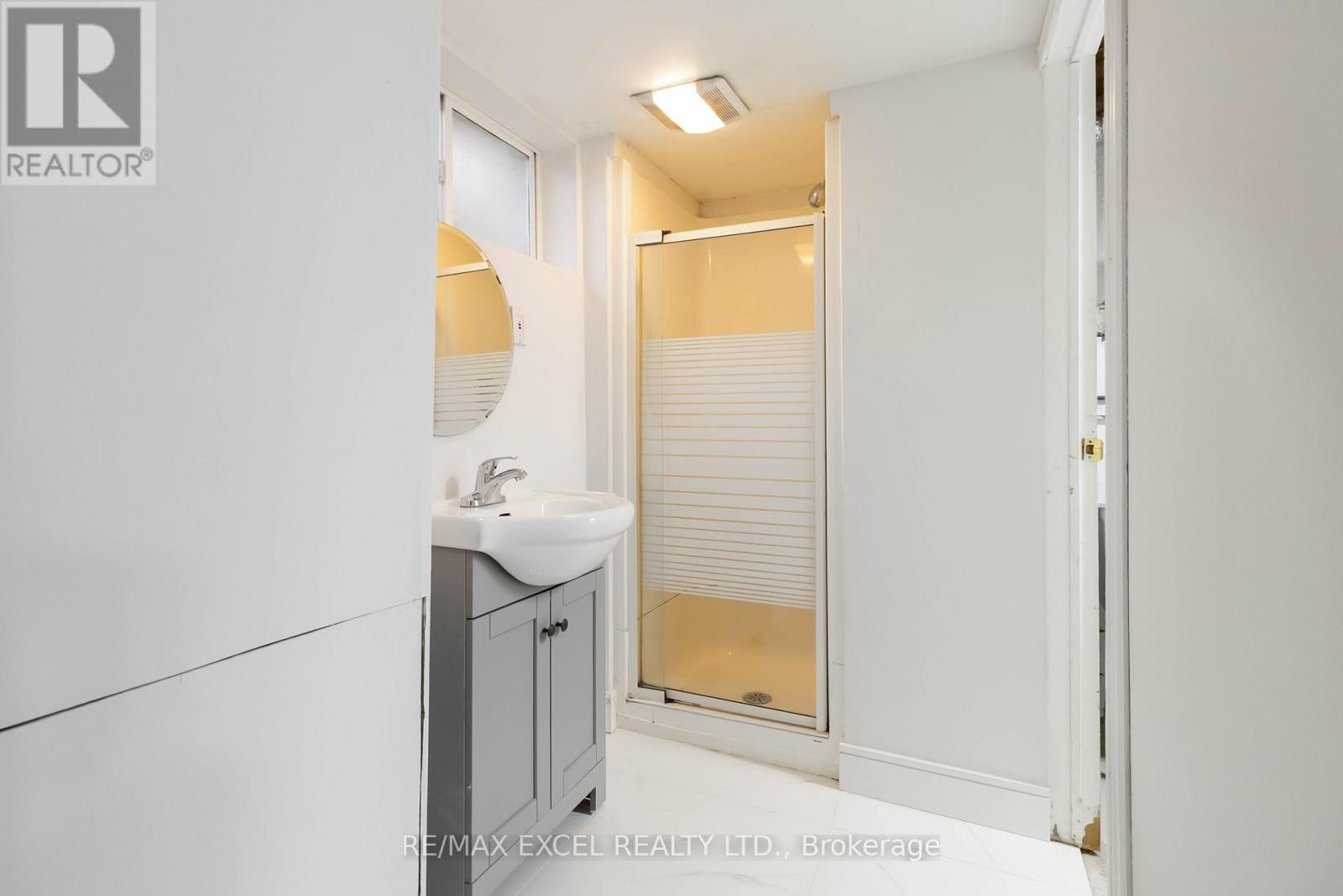 












12 - 1265 NAPIER CRESCENT

,
Oakville (CP College Park),




Ontario
L6H2A5

