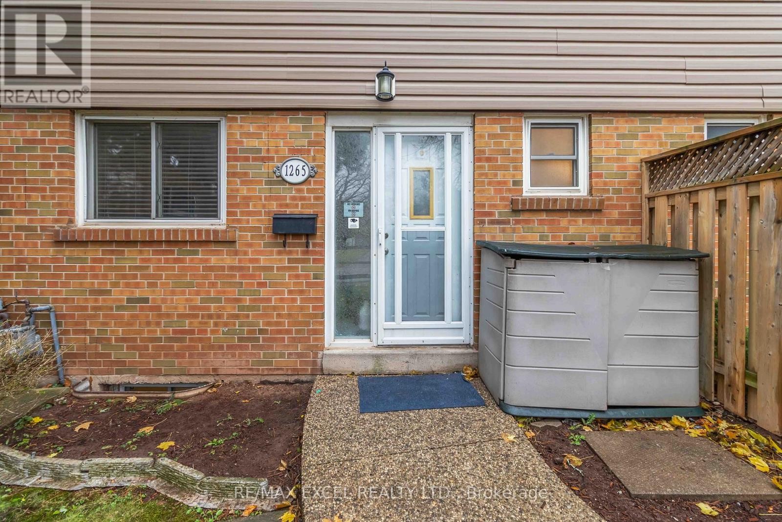 












12 - 1265 NAPIER CRESCENT

,
Oakville (CP College Park),




Ontario
L6H2A5

