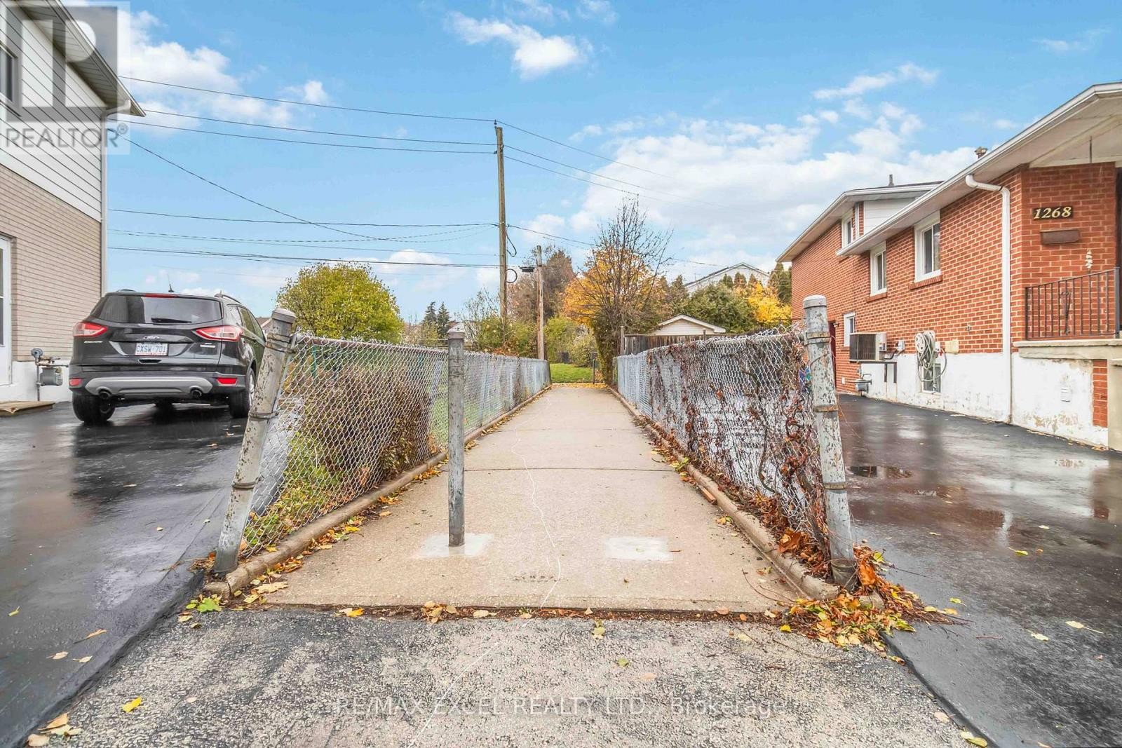 












12 - 1265 NAPIER CRESCENT

,
Oakville (CP College Park),




Ontario
L6H2A5

