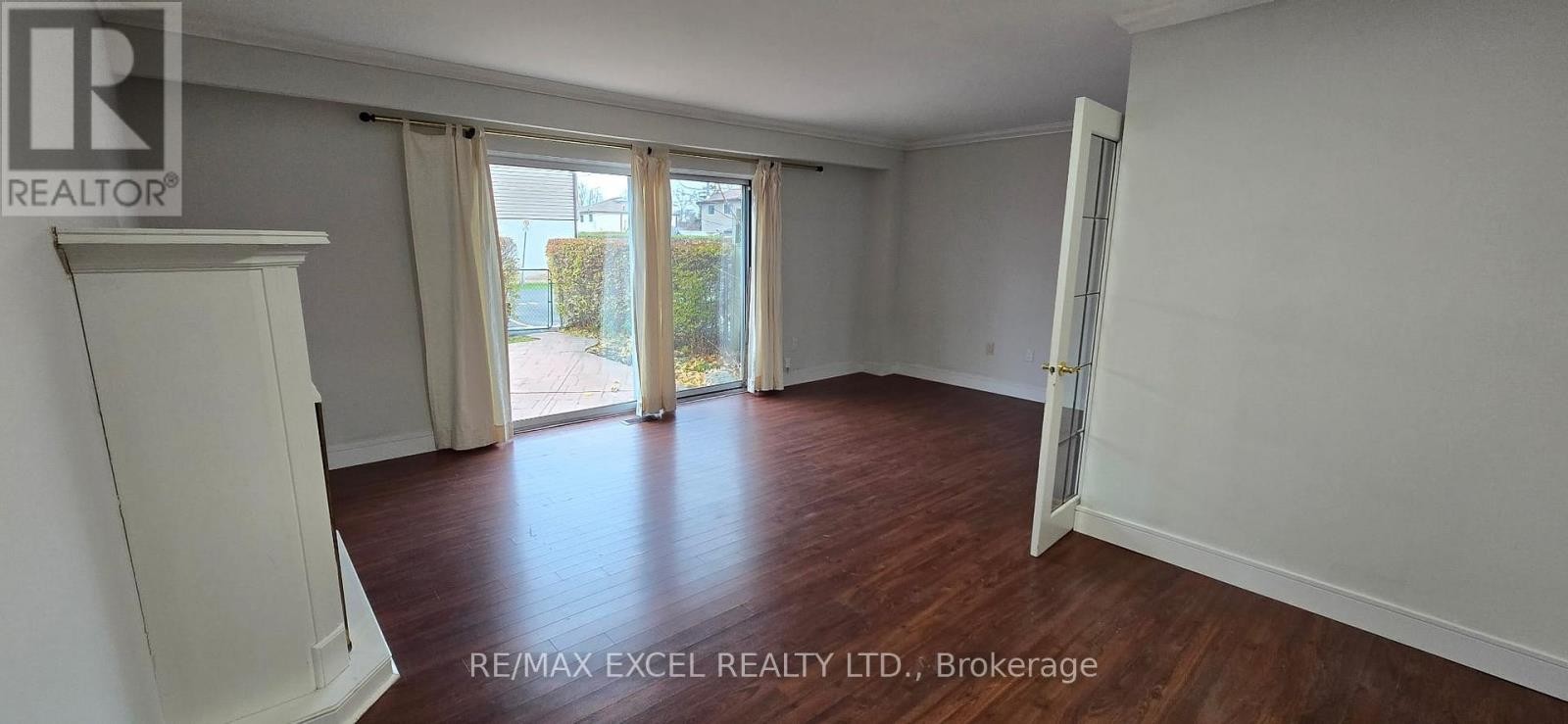 












12 - 1265 NAPIER CRESCENT

,
Oakville (CP College Park),




Ontario
L6H2A5

