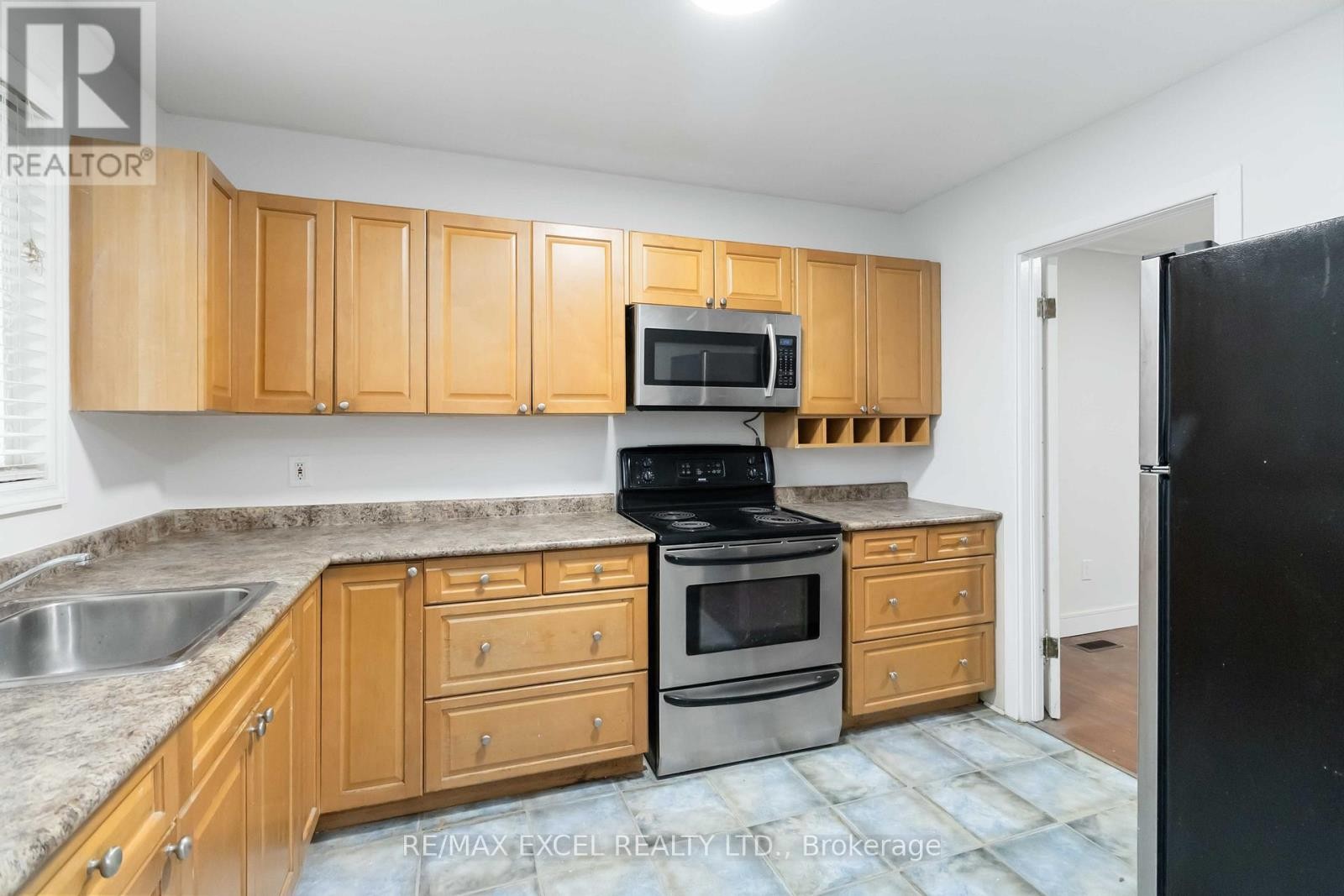 












12 - 1265 NAPIER CRESCENT

,
Oakville (CP College Park),




Ontario
L6H2A5

