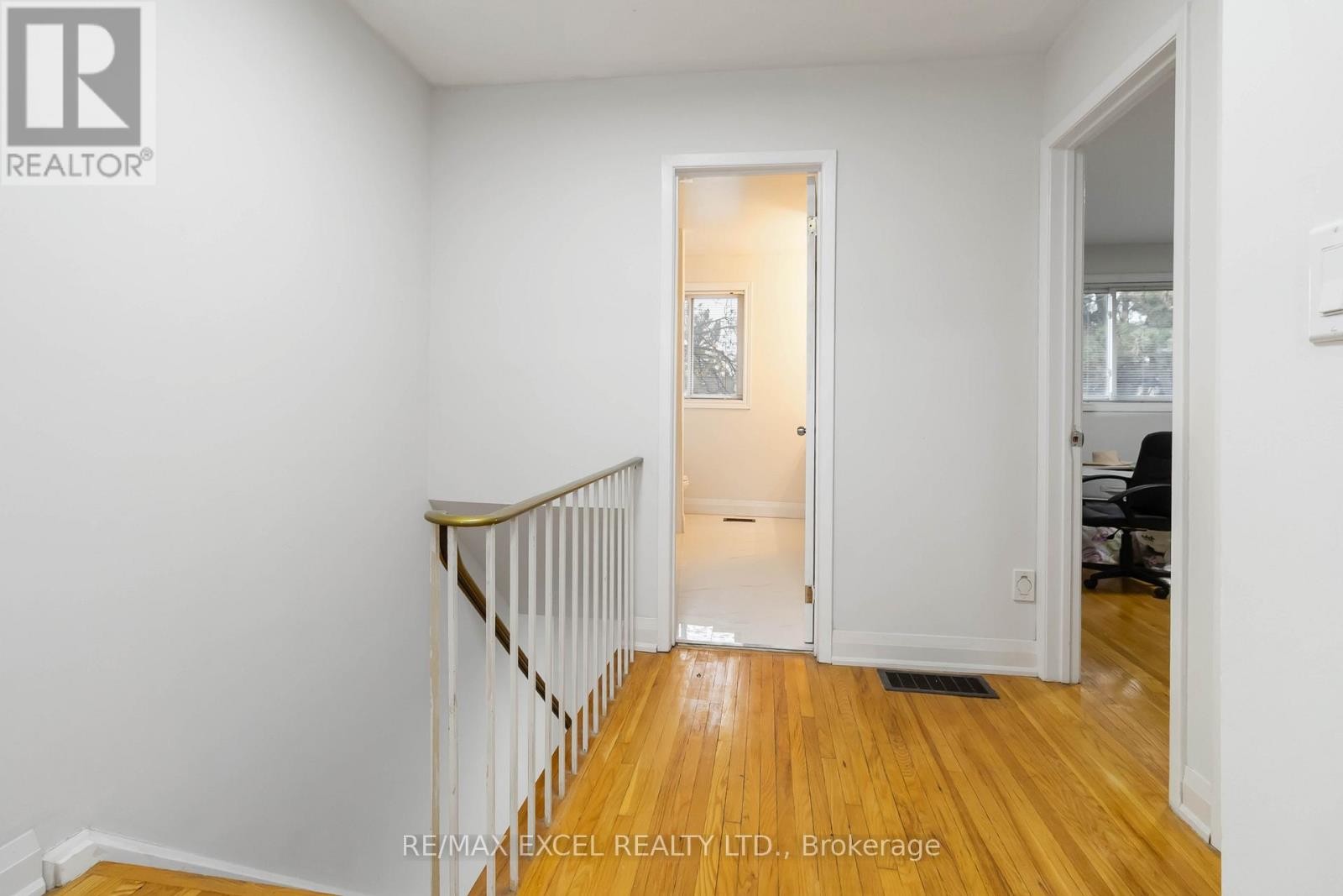 












12 - 1265 NAPIER CRESCENT

,
Oakville (CP College Park),




Ontario
L6H2A5

