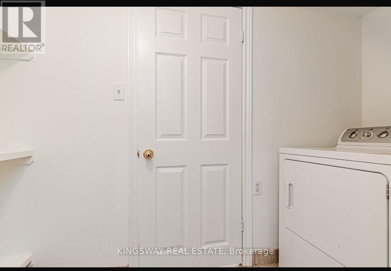 












26 REID MANOR

,
Toronto (Stonegate-Queensway),




Ontario
M8Y2H7

