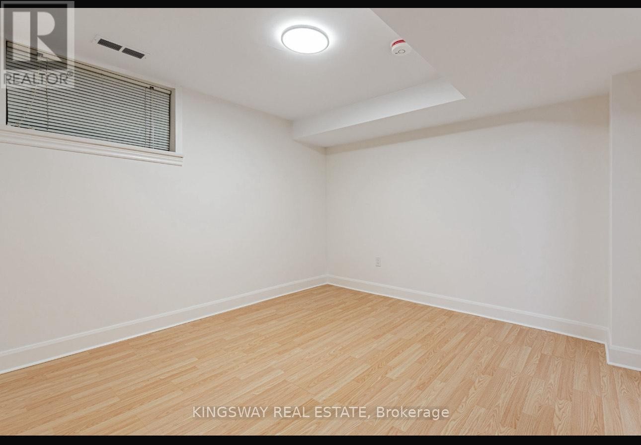 












26 REID MANOR

,
Toronto (Stonegate-Queensway),




Ontario
M8Y2H7

