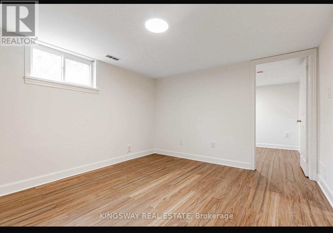 












26 REID MANOR

,
Toronto (Stonegate-Queensway),




Ontario
M8Y2H7

