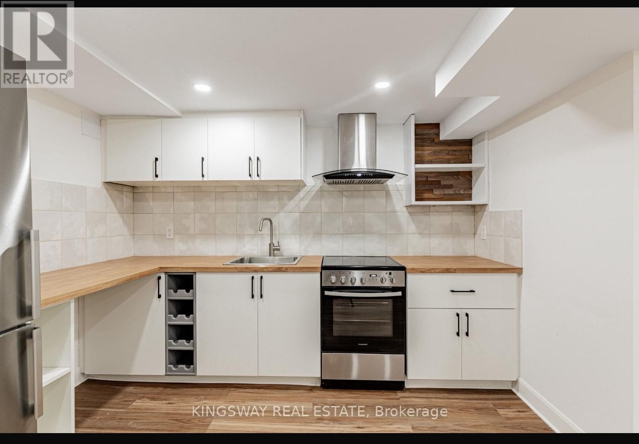 












26 REID MANOR

,
Toronto (Stonegate-Queensway),




Ontario
M8Y2H7

