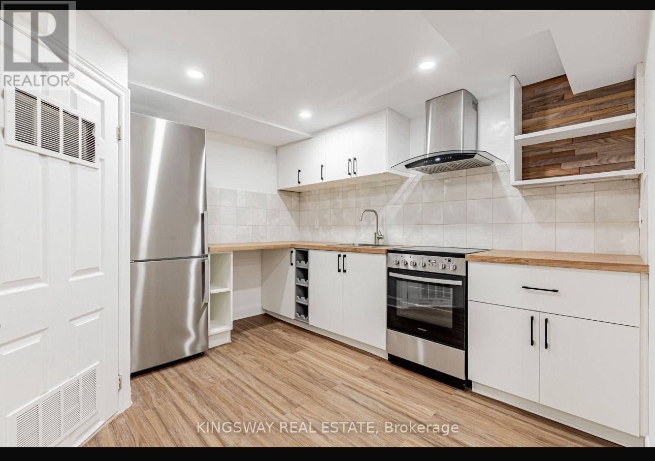 












26 REID MANOR

,
Toronto (Stonegate-Queensway),




Ontario
M8Y2H7

